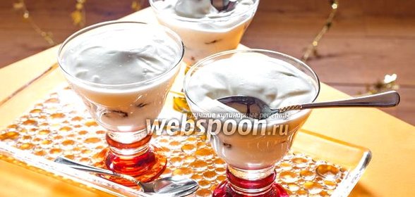 Чернослив со сметаной и грецким орехом