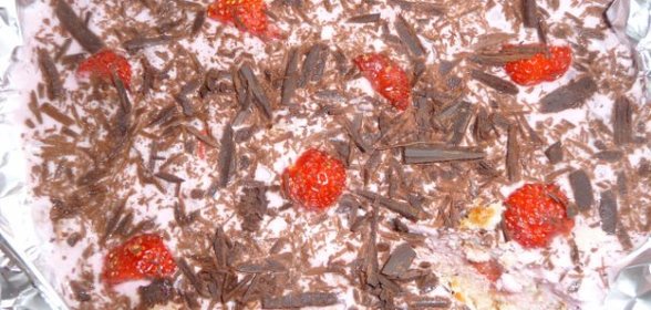 Салат с овощами и сыром бри