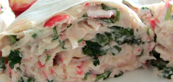 Рулет из лаваша с крабовыми палочками и укропом