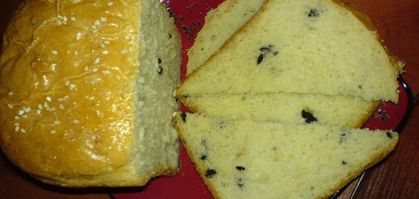 Хлеб с маслинами и маринованным перцем