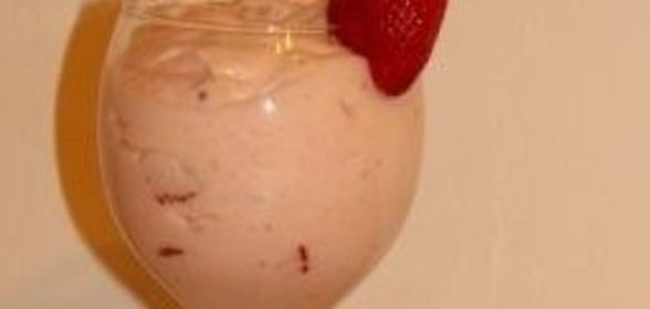 Вкусный крем для торта клубничный