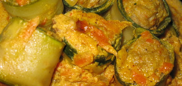 Фаршированные рулетики из цукини в сметане