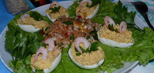 Яйца фаршированные рисом и карри