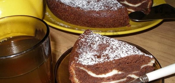Шоколадный пирог с творожной начинкой в мультиварке