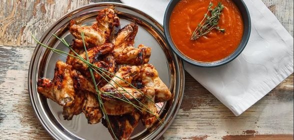 Куриные крылышки в соусе барбекю с дымком
