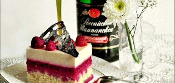 Пирожное Малина в шампанском