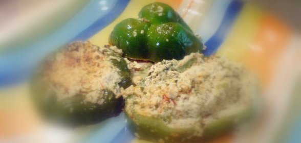 Творог с зеленью по-армянски, поданный в свежем перце