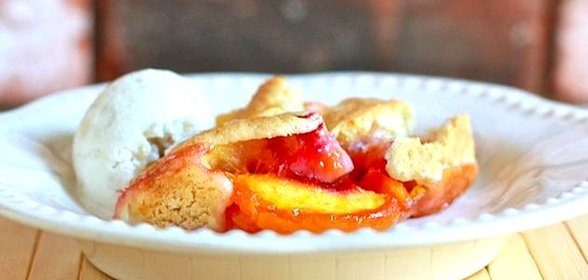 Персиковый коблер с ванилью