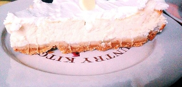 Карамельный чизкейк со сливочным топпингом