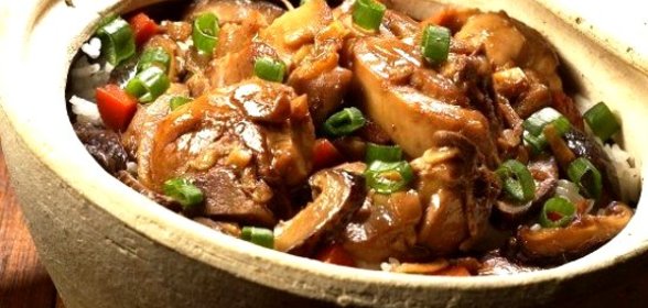 Жаркое из кролика в горшочках