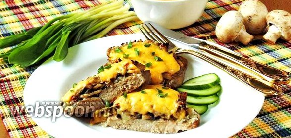 Свиные отбивные с сыром и грибами