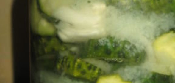 Сырой салат из огурцов на зиму