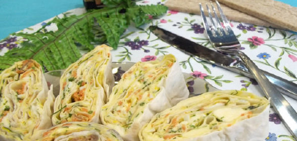 Закуска из помидоров с маслинами и сыром