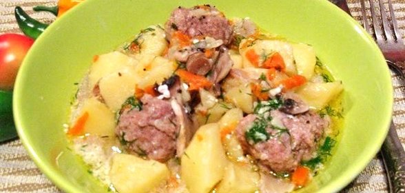 Жаркое с грибами и фрикадельками