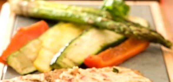 Постный спред с тофу, печеным чесноком, луком и болгарским перцем