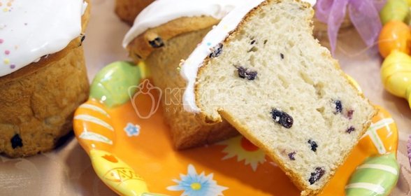 Пасхальный кулич с изюмом