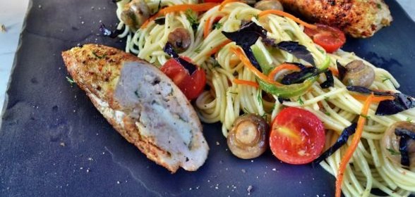 Лапша сомен с куриным рулетиком