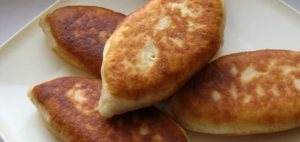 Жареные пирожки с рисом и яйцом