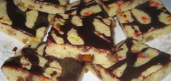 Печенье с изюмом и кусочками шоколадных конфет