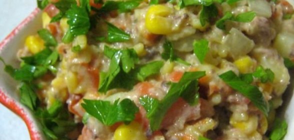 Салат «Рыбочка» с рисом и консервированной кукурузой