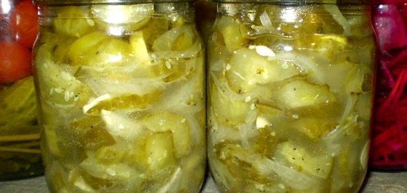 Огурчики с луком на зиму