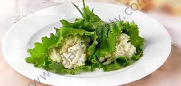 Салат с сыром помидорами и каперсами