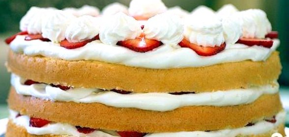 Клубничный торт со сливками