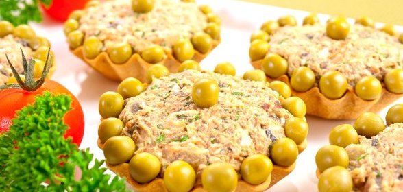 Тарталетки с салатом из куриной печени