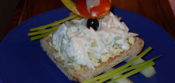 Закусочный тост Сельдь под белой шубкой