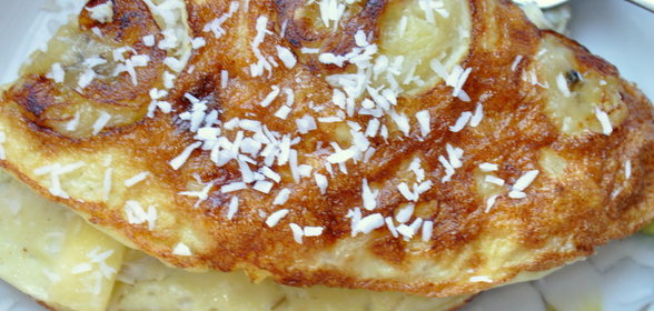 Фруктовый омлет с манго и бананом