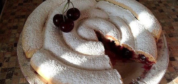 Хитрый пирог с вишней