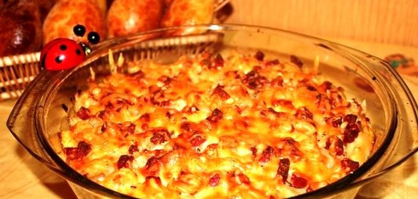 Макаронная запеканка с колбасой