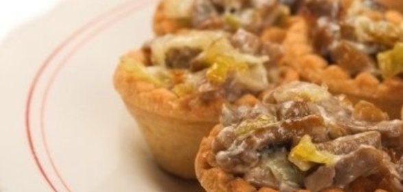 Тарталетки, фаршированные курицей и грибами