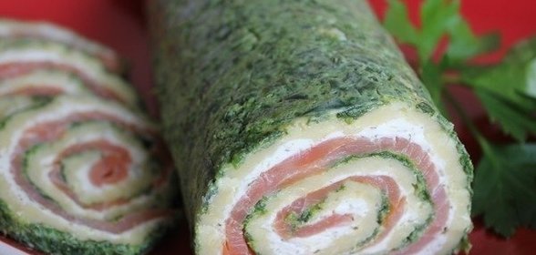 Рулет из красной рыбы и шпината