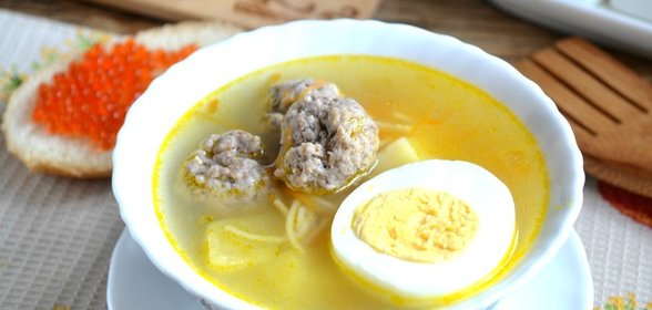 Суп с фрикадельками и яйцом
