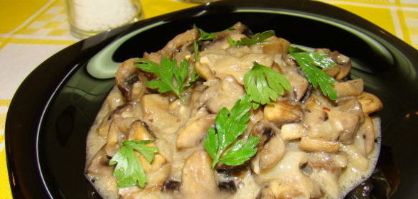 Шарлотка с фруктами и орехами