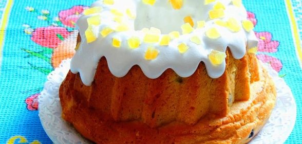 Кулич с цукатами из дыни и ананасов