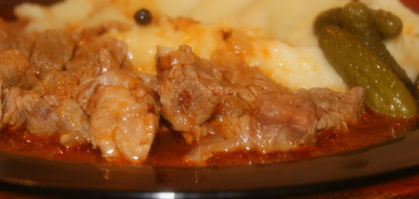 Ароматная поджарка с очень вкусным пюре-рецепт выходного дня