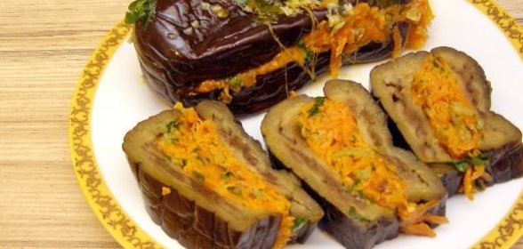 Баклажаны квашеные, фаршированные морковью