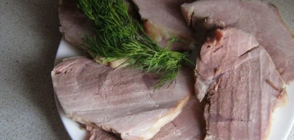 Рулеты из говядины с копченым салом и горчицей