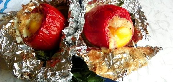 Яичница запеченная в помидорах