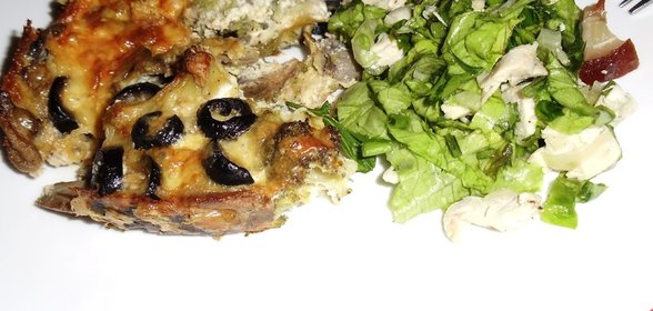 Запеканка из брокколи, с грибами и маслинами+лёгкий зеленый салат