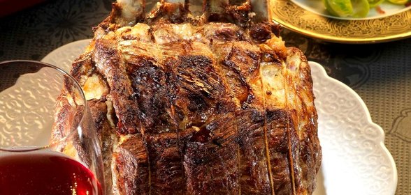 Говяжья корейка с гратеном из батата и брюссельской капустой