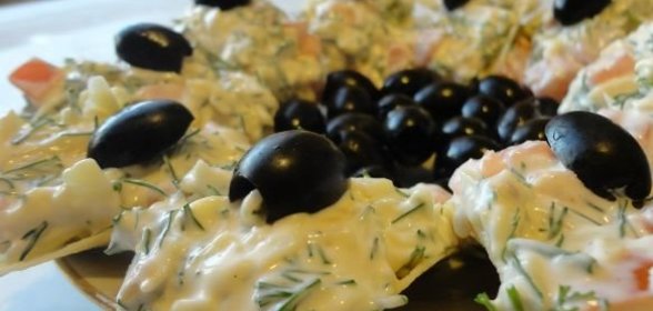 Пикантная закуска на чипсах