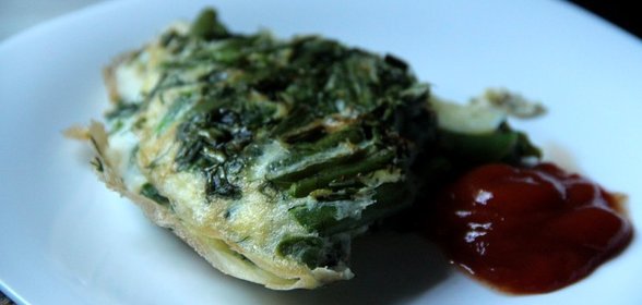 Омлет со стручковой фасолью и луком