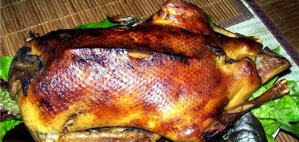 Гусь с яблоками в рукаве