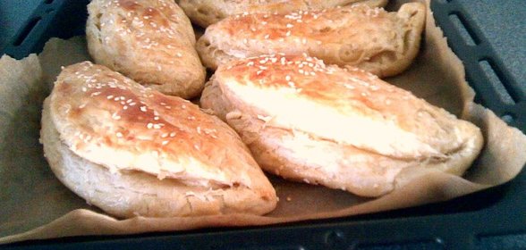 Хачапури из слоенного теста