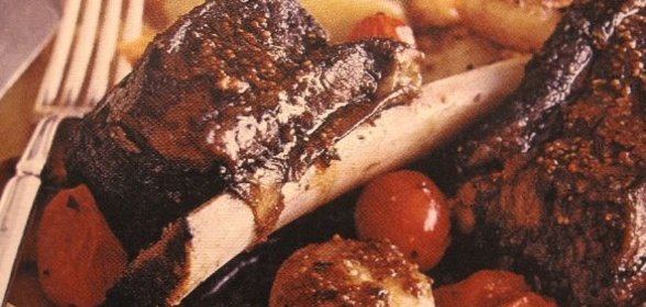 Говяжьи ребрышки, тушеные в вине