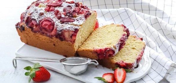 Кекс с клубникой, на кефире