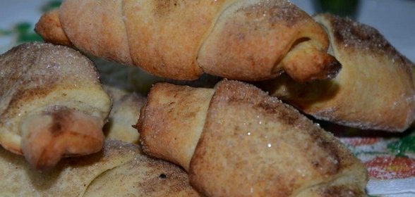 Творожные рогалики с корицей и сахаром